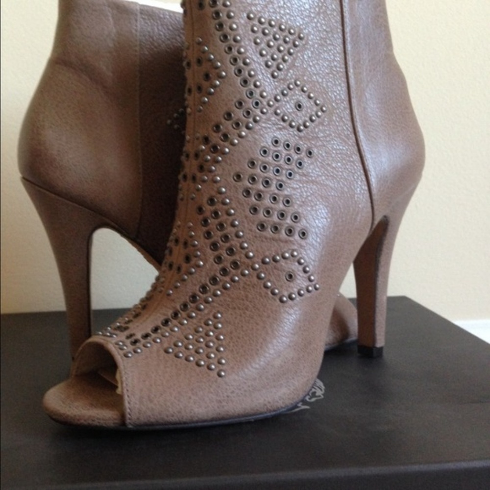 Vince Camuto Kanaster Heels